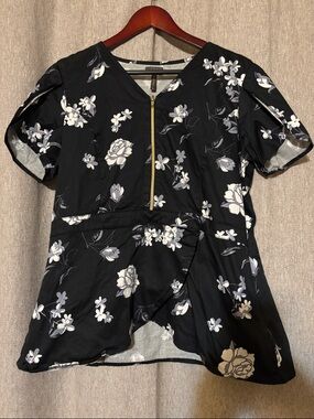 Jaanuu limited edition tulip sleeve Black Floral Zip-Front Women's scrub Top